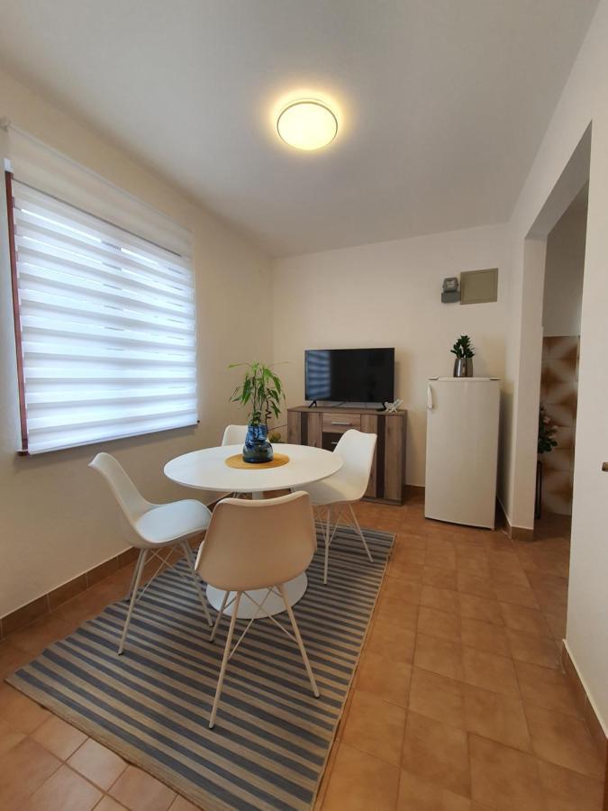 Apartments Luciana & Helena プーラ エクステリア 写真