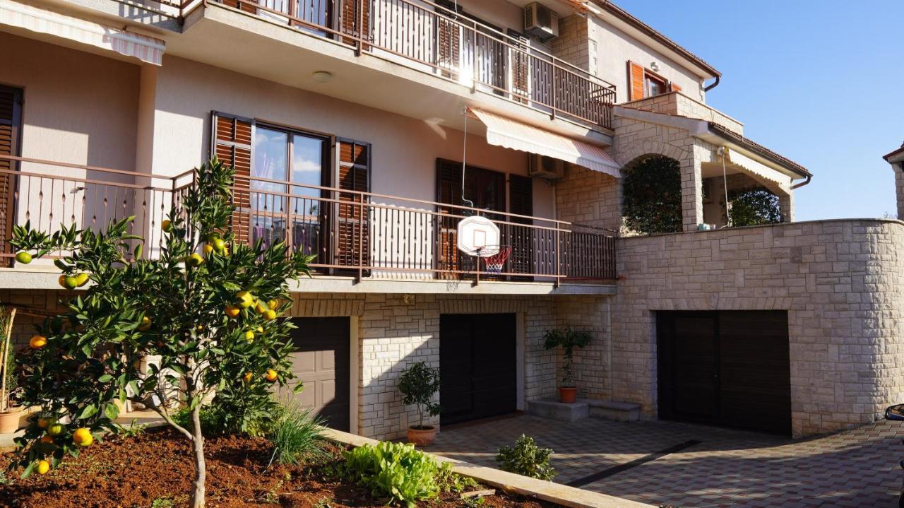 Apartments Luciana & Helena プーラ エクステリア 写真